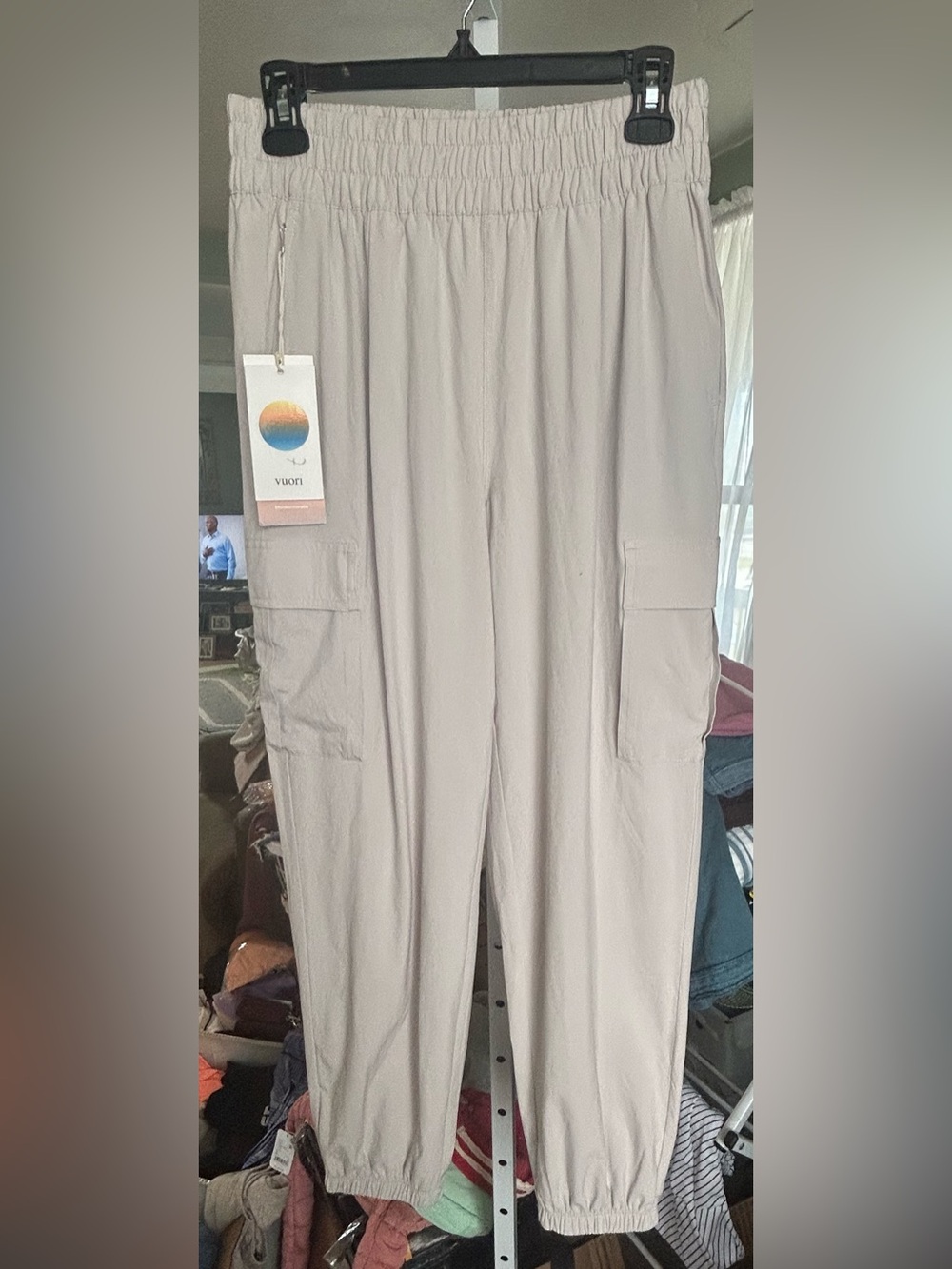 Vuori Woman’s Villa Cargo Joggers in Cream color